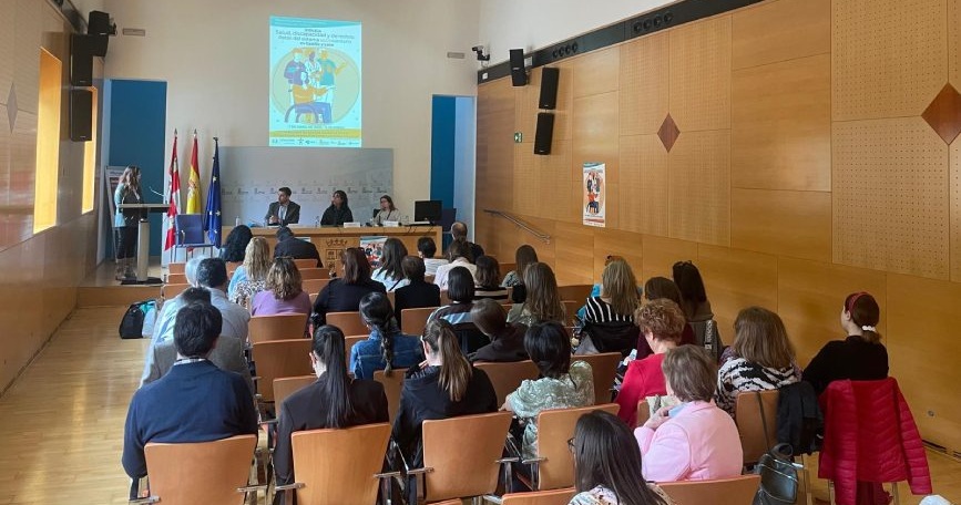 Personas asistentes a una jornada sobre discapacidad y sistema sociosanitario organizada por COCEMFE Castilla y León