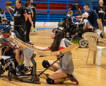 Competición nacional de boccia en Castelló Personas deportistas participan en una prueba de boccia adaptada durante un campeonato nacional en Castelló.