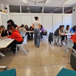 Jornada de inclusión educativa de COCEMFE CV en Mislata Personas participan en una jornada de formación sobre inclusión educativa organizada por COCEMFE CV en un centro escolar de Mislata.