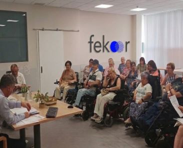 Personas asistentes a la Asamblea General de FEKOOR durante la aprobación del Plan Estratégico 2026-2028.