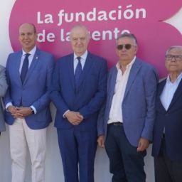 Acto de inicio de los procedimientos de cesión definitiva de centros sociales Representantes de Fundación CB, la Junta de Extremadura y entidades sociales durante el acto de formalización del inicio de los procedimientos de cesión definitiva de centros sociales.