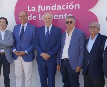 Acto de inicio de los procedimientos de cesión definitiva de centros sociales Representantes de Fundación CB, la Junta de Extremadura y entidades sociales durante el acto de formalización del inicio de los procedimientos de cesión definitiva de centros sociales.