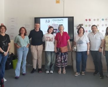 Grupo de personas de COCEMFE Cáceres y entidades federadas durante una sesión del Programa de Fortalecimiento Asociativo.