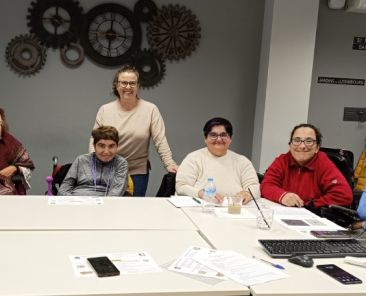 Comisión de Mujeres por la Igualdad de FEKOOR Miembros de la Comisión de Mujeres por la Igualdad de FEKOOR reunidas para trabajar propuestas de igualdad e inclusión de las mujeres con discapacidad.