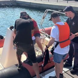 Bautismo de mar en el XVIII Encuentro ‘Un mar para todos’ Personas con discapacidad participan en un bautismo de mar en ‘Un mar para todos’.