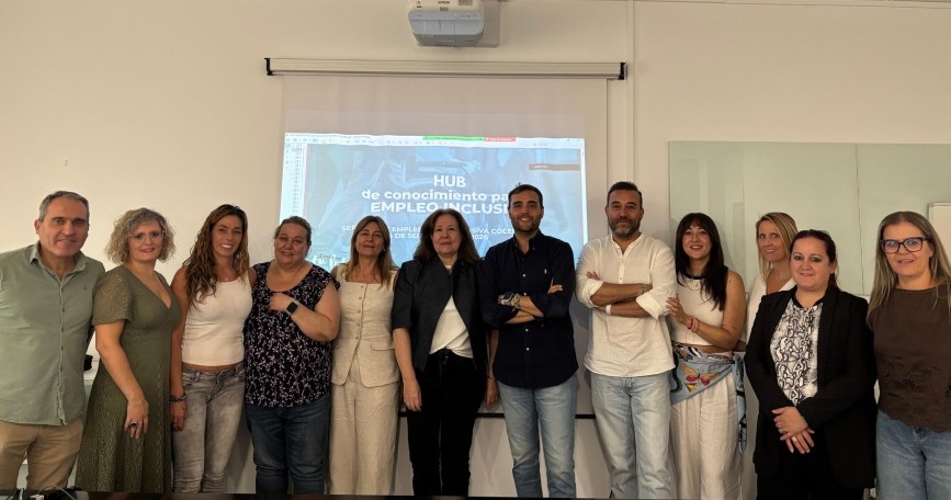 Equipo de CLM Inclusiva durante una reunión de trabajo del Hub de Empleo Inclusivo.
