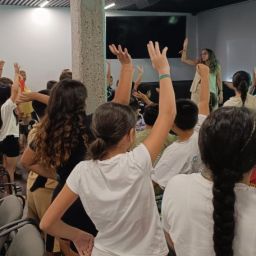 Jornadas ‘Compartiendo espacios, creando barrios’ de COCEMFE Badajoz Alumnado participa en una actividad sobre discapacidad y accesibilidad organizada por COCEMFE Badajoz y Fundación Caja Badajoz.