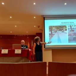 Jornada de COCEMFE CV y ASIDIT sobre accesibilidad en Torrent Ponencia sobre accesibilidad urbana durante la jornada de COCEMFE CV y ASIDIT en Torrent.